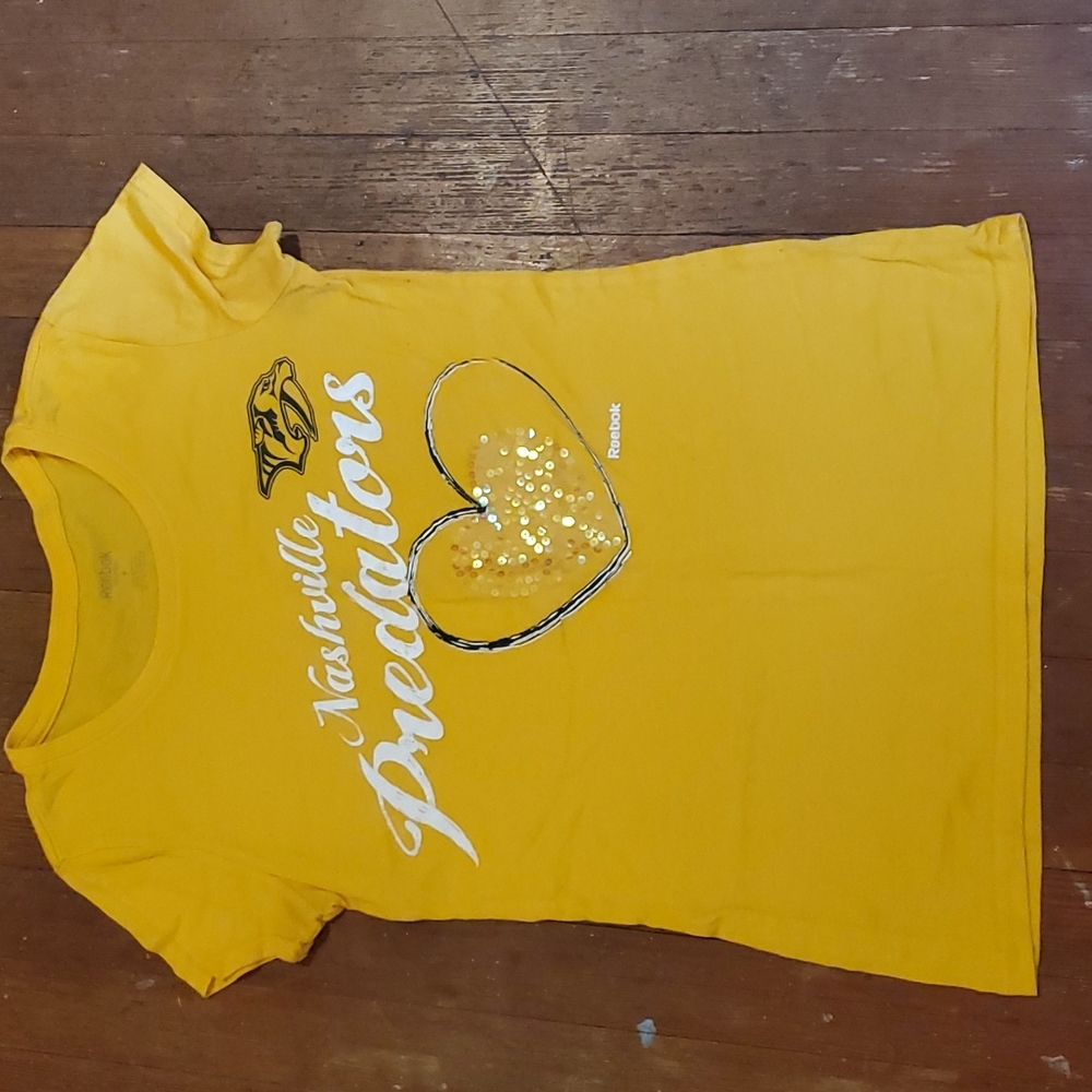CLOSET CLOSING 7/31 Nashville Predators Tshirt size small